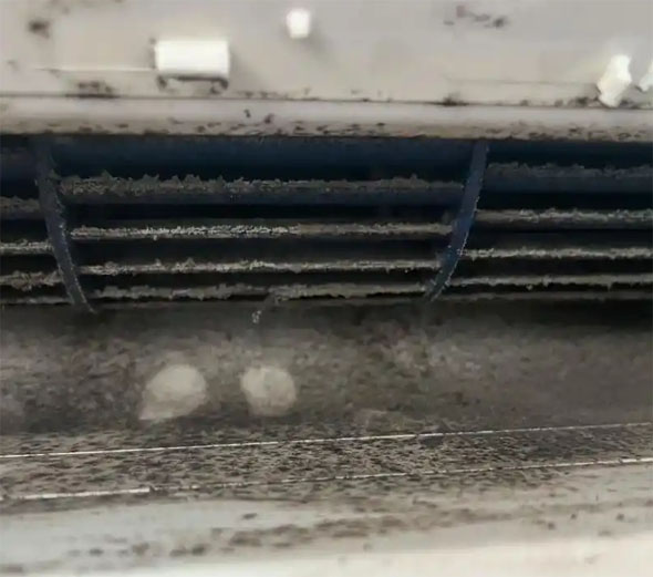 博湖空调吹的风有股烧焦味是怎么回事